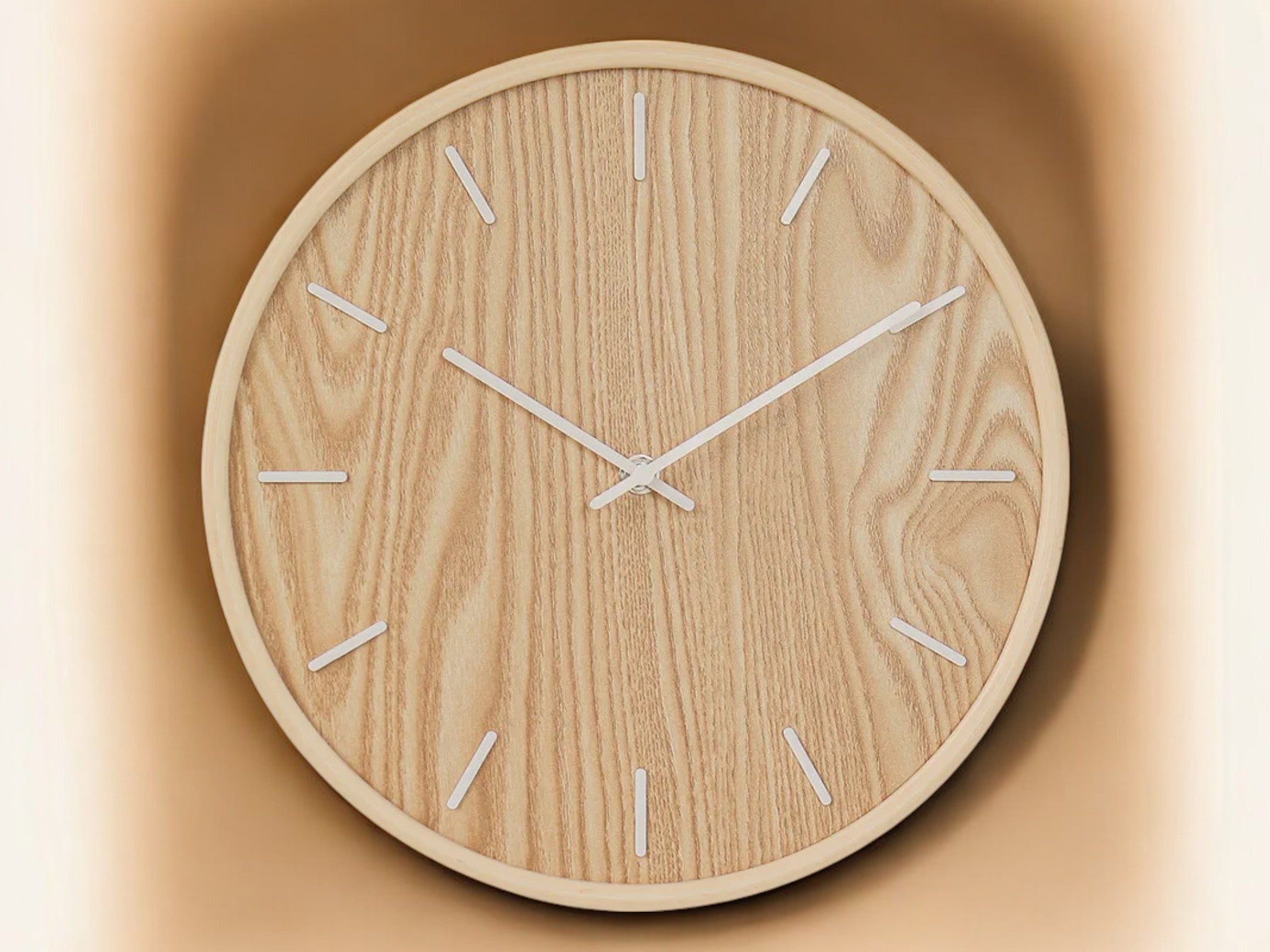 Circle Frame Clock – Hidden Gem of Sophistication